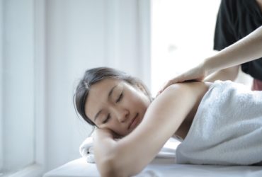 HOW MASSAGE THERAPY CAN HELP RELIEF LOWER BACK PAIN