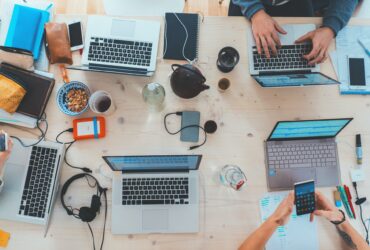 How to Use Technology to Enhance Your College Learning When Traveling