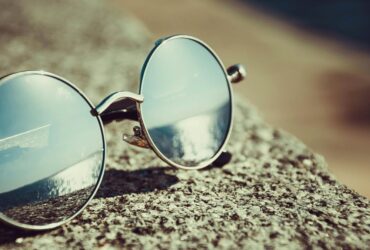 How to Tell if Sunglasses Are High Quality: Key Features to Look For