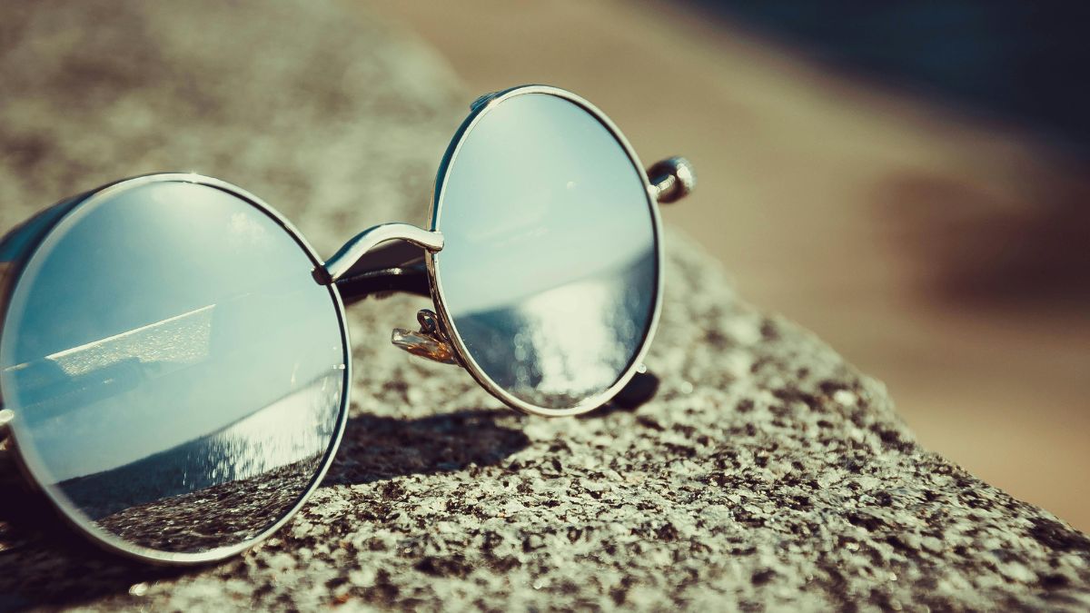 How to Tell if Sunglasses Are High Quality: Key Features to Look For